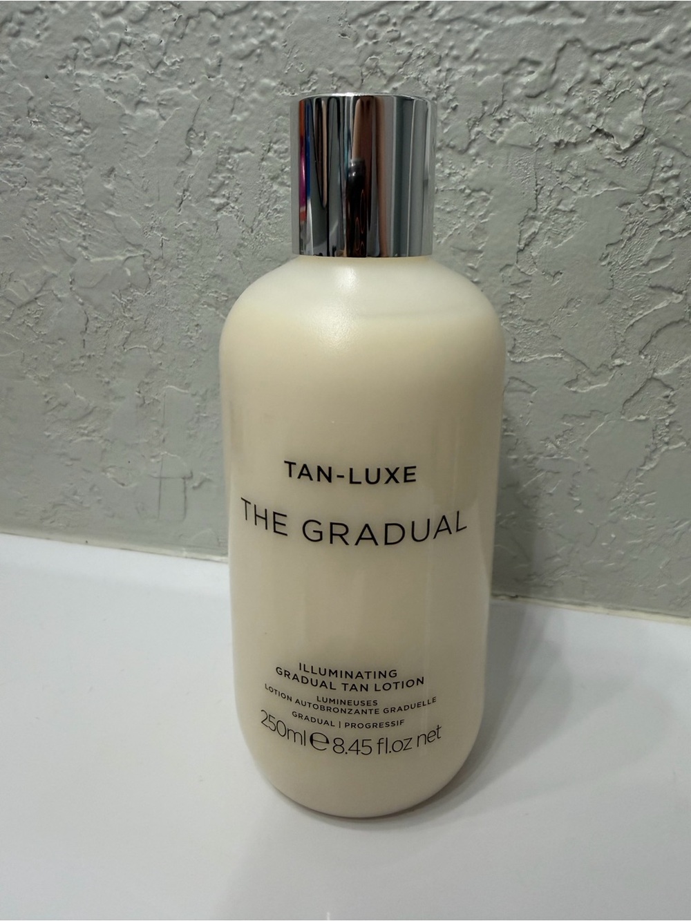 TAN-LUXE The Gradual Illuminating Gradual Tan Lotion